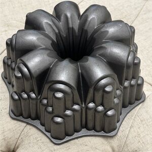 Martha Stewart Cathedral Bundt Cake Pan By Nordic Ware 10 Cup Cast Aluminum